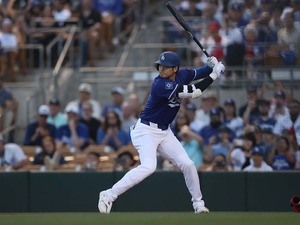 【MLB】大谷翔平が放った2024年と“ほぼ同じ軌道”の左翼席への本塁打　公式が比較動画を公開、OP戦第1号の行方に注目 画像