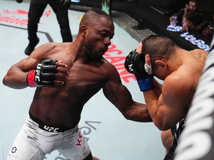 【UFC】マネル・ケイプ、“アイポーク論争”で物議……17連勝中の選手に勝利も「両手で目を突いているのがはっきりわかる」 画像
