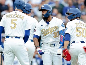 【MLB】ロバーツ采配ズバリ、3番起用のテオスカーが“CY賞左腕攻略”の逆転3ラン　フリーマンとの打順変更が奏功 画像