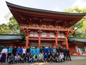 【ツール・ド・フランスさいたまクリテリウム14】海外選手が日本文化に触れる交流会　武蔵一宮氷川神社で巫女舞を見学 画像