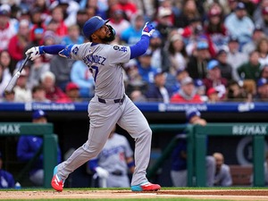 【MLB】ドジャース打線にまたも故障者……好調テオスカーが左太ももの張りで途中交代　「明日MRI検査を受ける」と米記者 画像