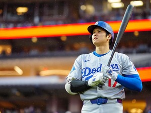 【MLB】「ドジャースはブルペンにさらなる痛手」と米記者嘆き　長時間の雨天中断、カーショー2回降板か 画像