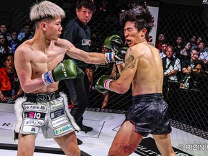【RIZIN】“日韓対抗戦”の第1試合で、韓国キック界のプリンスの脚が“赤紫色”に……ローで攻めた井上聖矢がデビュー戦初白星！ 画像