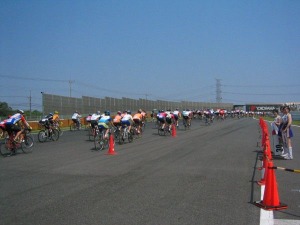 5月3日、快晴の中で筑波8時間耐久が開催される 画像