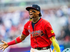 【MLB】「冗談だろ」アクーニャJr.の“大遠投補殺”に実況驚愕、右翼最深部から三塁へダイレクト返球　今季はメジャー最速169キロの強肩 画像