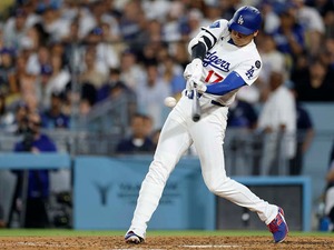 【MLB】大谷翔平、初回先頭打者“174キロ”二塁打でチャンスメーク　先制点演出の「5試合連続安打」 画像