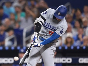 【MLB】大谷翔平、初回先頭打者“173キロ”三塁打で先制点の口火　ベッツの適時打で生還 画像