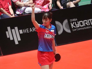 長﨑美柚 、躍進のサウスポーが逆転勝利につなげた“渋さ”　個人契約締結のKA神奈川は「自分を大切にしてくれるチーム」【Tリーグ】 画像