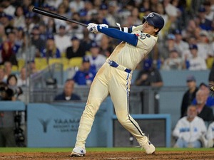 【MLB】大谷翔平、左翼への衝撃53号にロバーツ監督も賛辞「危険な選手」　4度目のMVP獲得も断言「実績を考えれば圧勝」 画像