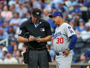 【MLB】9回3点リードで佐々木朗希を起用せず……ロバーツ監督の「不可解継投」であわやサヨナラの危機に　ドジャース“薄氷の勝利”で王手 画像