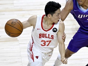 【NBA】河村勇輝、24歳が見せた“好アシスト”に公式賛辞「ユウキがトランジションで輝く」　途中出場で開幕へアピール続く 画像