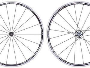 フルクラムから左右非対称形状の最新モデル 画像