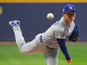 【MLB】「スーパースターだ」テオスカー、初完投の山本由伸を絶賛　マンシーは先頭打者弾を浴びた後の投球評価「見事、まったく動じなかった」 画像
