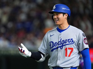 【MLB】大谷翔平、第1戦へ向けて敵地でフリー打撃　ワールドシリーズのロゴへ豪快アーチ「ズドン」 画像