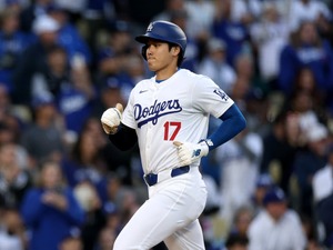 【MLB】敬遠、敬遠、また敬遠……大谷翔平「PS1試合7出塁」で新たなメジャー記録　“4安打爆発”に指揮官の警戒MAX 画像