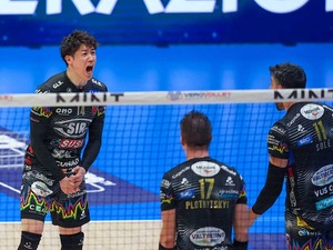 石川祐希、“要所で得点”挙げフルセットの激闘制す　開幕2連勝のペルージャ公式も称賛「イシカワが粘り強く攻めた」 画像