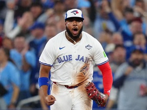 【MLB】ド軍の反撃阻んだブルージェイズの“美技2連発”　ゲレーロJr.が会心ガッツポーズ、シャーザーが満塁ピンチも1点に凌ぐ 画像