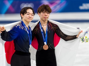 【ミラノ五輪】「一緒に戦ってきた仲間が……」2大会連続銀メダルの鍵山優真、佐藤駿との“ダブル表彰台”に笑顔「感慨深い」 画像