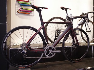 【サイクルモード14】新ブランドの画期的エアロロード、ディスク・キャリパーブレーキ兼用の「DARE VSR」 画像