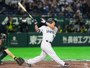 【WBC2026】吉田正尚が2試合連発、起死回生の逆転2ラン　変則左腕の低めボール球を“バット一閃” 画像