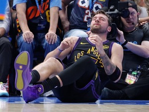 【NBA】ドンチッチ、ハムストリングを痛めて退場……MVPレースに暗雲、受賞資格の「出場65試合以上」に届かない可能性も 画像