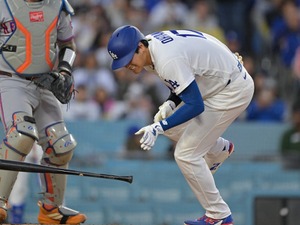 【MLB】大谷翔平、左腕の“151キロ”シンカーが「右肩直撃」で絶叫　死球で出塁記録更新も…… 画像