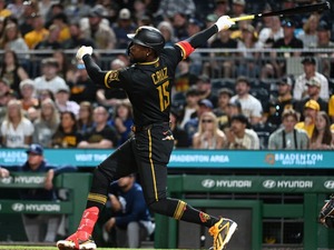 【MLB】とんでもない超確率、メジャー屈指の“怪力男”クルーズの188キロ弾が「右翼ポールの頂点に着弾」　実況席も驚愕の一発 画像