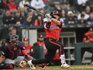 【MLB】「またしてもムーンショットだ」止まらない村上宗隆、鮮やか11号同点アーチにベンチで大はしゃぎ　“平均26.1歳”若手揃いの同僚たちも歓喜 画像