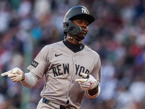 【MLB】「恐ろしい挑戦だ」チザムJr.がど真ん中を見送ってまさかのABSチャレンジ　結果は案の定……実況席は苦笑い、敵地大ブーイング 画像