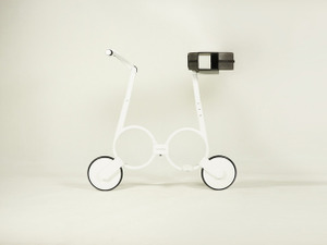 電動自転車を折り畳んでバックパックに入れる、夢のコンパクトサイズ「Impossible」 画像