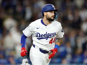 【MLB】「W杯の準備は万端だね」佐々木朗希は3回で撃沈、ドジャース公式SNSが投稿した“リフティング対決”　意外な才能を発揮したのは…… 画像
