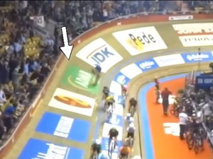 ネコがトラック走路に侵入して危機一髪…ヘント6日間レース 画像