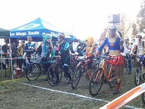 コスプレでサイクル、目立った者勝ち！レース結果なんて関係ない！ 画像