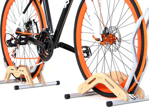 ドッペルギャンガーから木のぬくもりが溢れる自転車用スタンド「インテリアウッディスタンド」が登場 画像