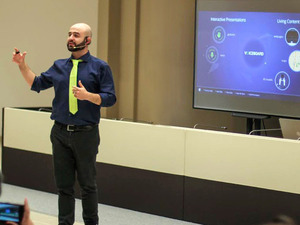 声とジェスチャーで操作、新しいプレゼンテーション「Voiceboard」登場　ボストン 画像