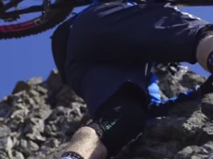 ダニー・マカスキルのイメージ動画、ライダーの本職を見紛うほど険しい登山 画像