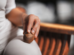 リラックスするための木製卵「Zen egg」登場　スロベニア発 画像