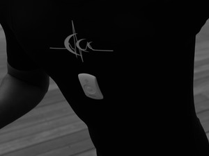 ゴールドウインが心拍センサーを装着できる白色ウエアを自主回収 画像