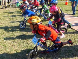 子供が楽しんでバランス感覚を養える軽スポーツ「ストライダー」沖縄で体験 画像