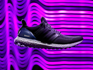 ミッドソールに相反する衝撃吸収性と反発力を兼ね備えた素材を使用「ultra boost」 画像