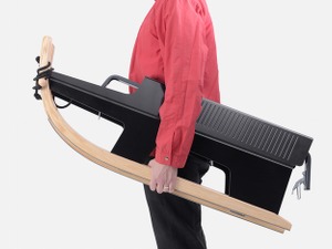 持ち運びに便利な折りたたみ式のソリ「Folding Sled」ロンドン 画像