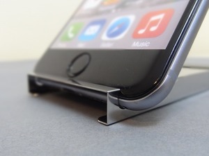 スマホスタンドにもなるカードケース型財布「Agatoni wallet」…英国発 画像