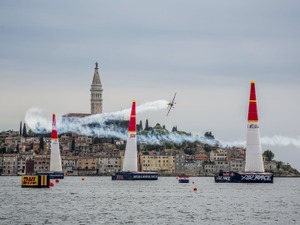 世界最速のレッドブル・エアレースで室屋義秀が3位 画像