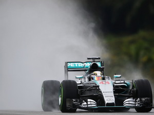 【F1 マレーシアGP】急な大雨にも動じず、ハミルトンが開幕2戦連続ポール…2番手はベッテル 画像