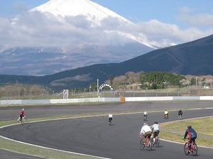 富士スピードウェイで自転車走行会「2015 FUJI FREE RIDE＋」今中大介のサイクリングレッスン開催 画像
