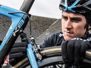 ピナレロxジャガー、リアサスペンション搭載のロードバイク「ドグマK8-S」発表 画像