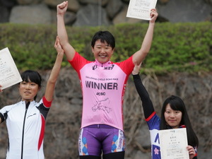 梶原悠未がチャレンジサイクルロードで独走して2連覇 画像