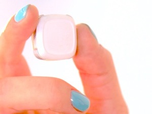 危険から身を守るウェアラブルデバイス「Revolar」 画像