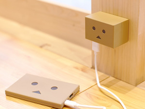 iPhoneの2台同時充電が行える「ダンボー」のUSB-ACアダプター 画像