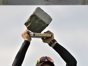 【自転車ロード】デゲンコルブがふたつ目のモニュメント、パリ～ルーベ制覇「この勝利はすべてを上回る」 画像